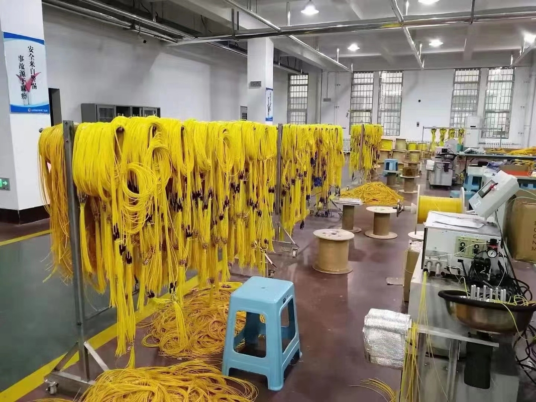 Produsen Berkualitas Tinggi Langsung Kabel Patch Serat Optik Jenis Antarmuka SC / LC, Rentang Panjang 1,5m-30m LSZH